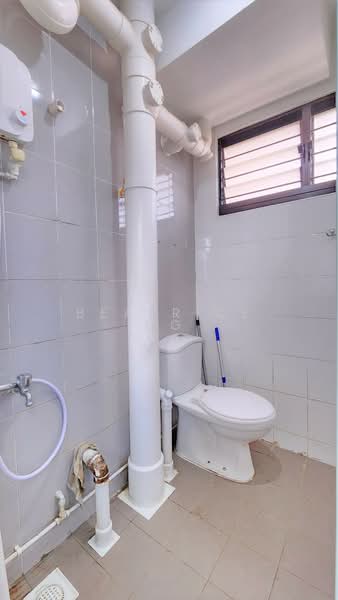 491 Jurong West Avenue 1, 491 Jurong West Avenue 1, 2 Bedrooms, 721 sqft, HDB Flat For Sale, by Beatrice Ng, 500116430 - Bathroom - PropertyGuru.com.sg