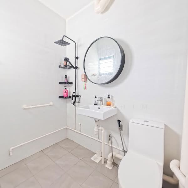 363 Yishun Ring Road, 363 Yishun Ring Road, 2 Bedrooms, 797 sqft, HDB Flat For Sale, by Fai Ibrahim, 500116431 - Bathroom - PropertyGuru.com.sg