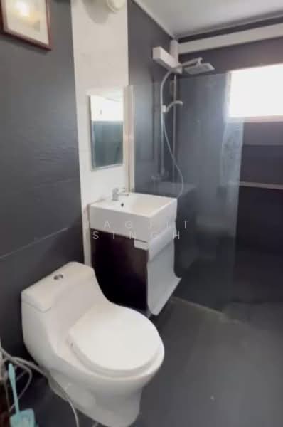 208 Pasir Ris Street 21, 208 Pasir Ris Street 21, 4 Bedrooms, 1,571 sqft, HDB Flat For Rent, by JAGJIT SINGH, 500116433 - Bathroom - PropertyGuru.com.sg