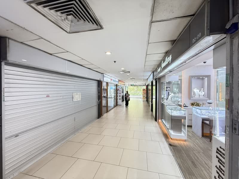 Lucky Plaza, 304 Orchard Road, 231 sqft, Mall Shop For Rent, by Lui Yen Yuin, 500116438 - Corridor - CommercialGuru.com.sg
