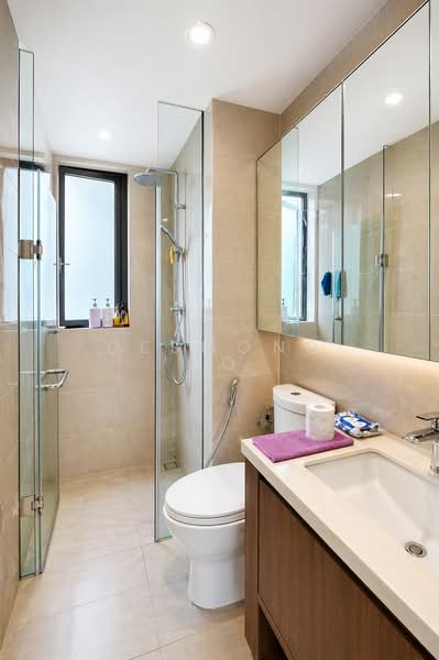 Kingsford Waterbay, Upper Serangoon View, 3 Bedrooms, 850 sqft, Condominium For Sale, by Desmond Ho, 500116449 - Bathroom - PropertyGuru.com.sg