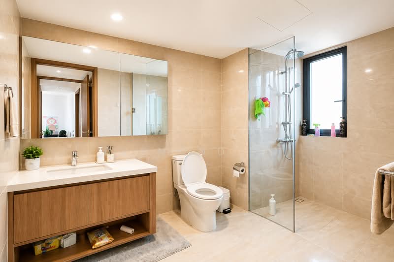 Kingsford Waterbay, Upper Serangoon View, 3 Bedrooms, 850 sqft, Condominium For Sale, by Desmond Ho, 500116449 - Master Bathroom - PropertyGuru.com.sg