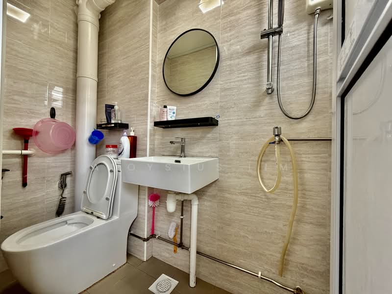 549 Hougang Street 51, 549 Hougang Street 51, 3 Bedrooms, 1,109 sqft, HDB Flat For Sale, by Aloysius Lim, 500116483 - Bathroom - PropertyGuru.com.sg