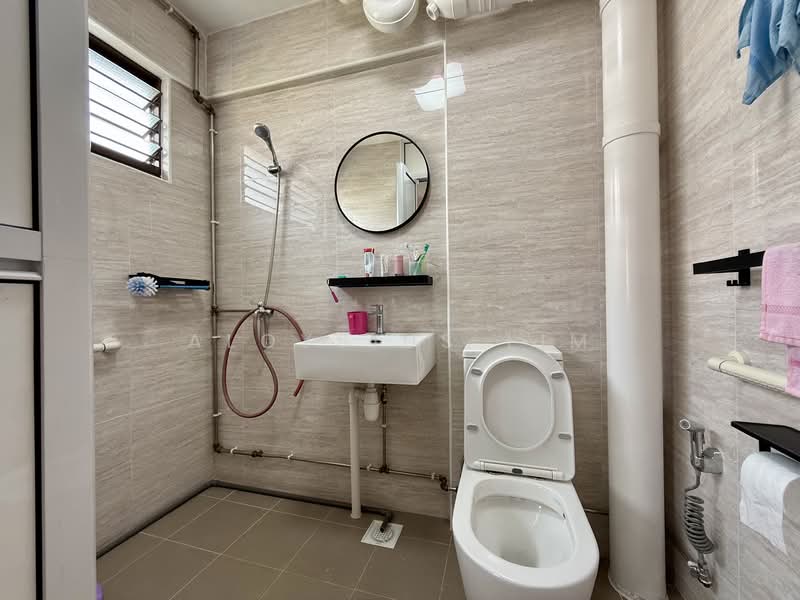 549 Hougang Street 51, 549 Hougang Street 51, 3 Bedrooms, 1,109 sqft, HDB Flat For Sale, by Aloysius Lim, 500116483 - Bathroom - PropertyGuru.com.sg