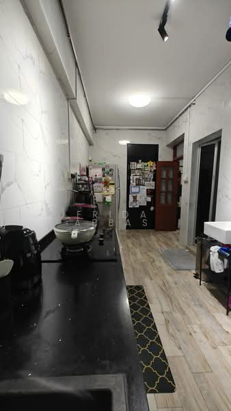 622 Jurong West Street 61, 622 Jurong West Street 61, 3 Bedrooms, 915 sqft, HDB Flat For Sale, by Frida Abbas, 500116485 - Kitchen - PropertyGuru.com.sg