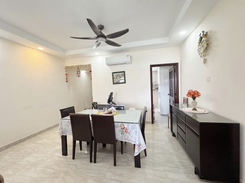 The Tropica, 51 Tampines Avenue 1, 3 Bedrooms, 1,237 sqft, Condominium For Rent, by Desiree Leung, 500116487 - Dining Room - PropertyGuru.com.sg