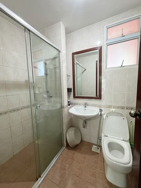 The Tropica, 51 Tampines Avenue 1, 3 Bedrooms, 1,237 sqft, Condominium For Rent, by Desiree Leung, 500116487 - Bathroom - PropertyGuru.com.sg