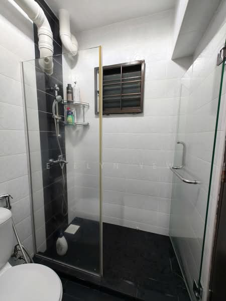 324D Sengkang East Way, 324D Sengkang East Way, 3 Bedrooms, 969 sqft, HDB Flat For Sale, by Evelyn Yew, 500116506 - Bathroom - PropertyGuru.com.sg