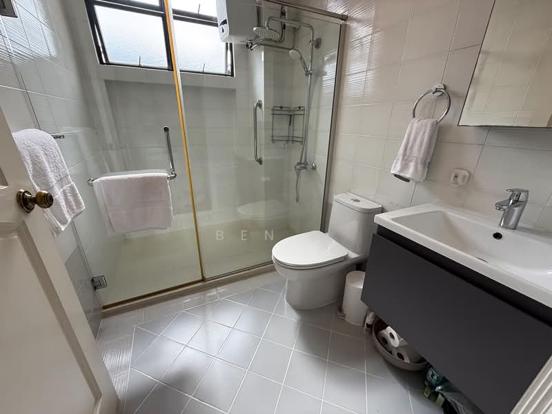 Barker Road, Barker Road, 3 Bedrooms, 2,500 sqft, Corner Terrace For Rent, by Ben K, 500116512 - Bathroom - PropertyGuru.com.sg