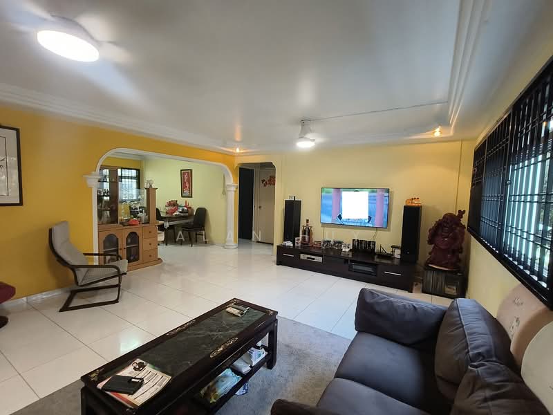 850 Woodlands Street 82, 850 Woodlands Street 82, 6 Bedrooms, 1,894 sqft, HDB Flat For Sale, by Alan Huy, 500116523 - Living Room - PropertyGuru.com.sg