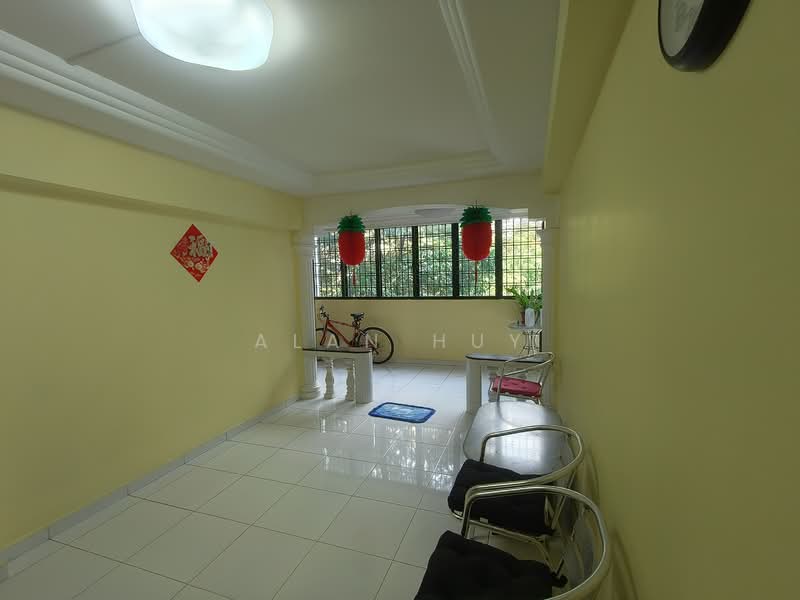 850 Woodlands Street 82, 850 Woodlands Street 82, 6 Bedrooms, 1,894 sqft, HDB Flat For Sale, by Alan Huy, 500116523 - Living Room - PropertyGuru.com.sg