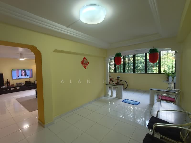 850 Woodlands Street 82, 850 Woodlands Street 82, 6 Bedrooms, 1,894 sqft, HDB Flat For Sale, by Alan Huy, 500116523 - Living Room - PropertyGuru.com.sg