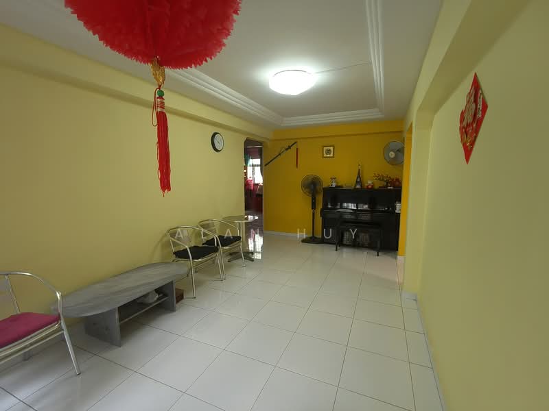 850 Woodlands Street 82, 850 Woodlands Street 82, 6 Bedrooms, 1,894 sqft, HDB Flat For Sale, by Alan Huy, 500116523 - Living Room - PropertyGuru.com.sg