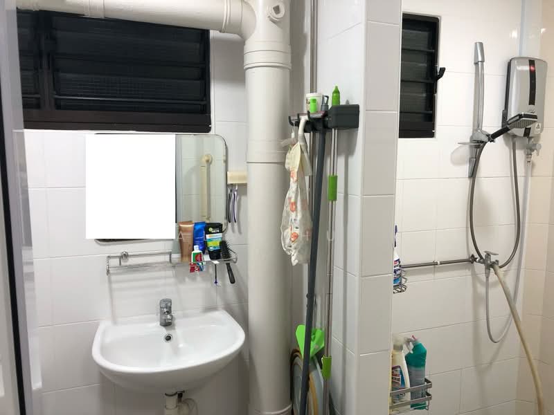 850 Woodlands Street 82, 850 Woodlands Street 82, 6 Bedrooms, 1,894 sqft, HDB Flat For Sale, by Alan Huy, 500116523 - Bathroom - PropertyGuru.com.sg