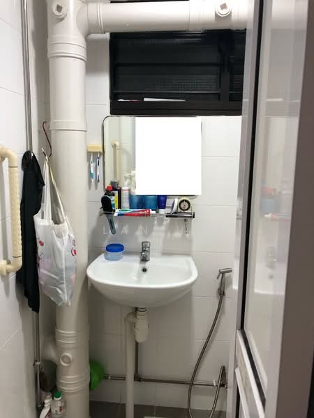 850 Woodlands Street 82, 850 Woodlands Street 82, 6 Bedrooms, 1,894 sqft, HDB Flat For Sale, by Alan Huy, 500116523 - Bathroom - PropertyGuru.com.sg