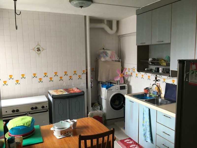104 Jalan Rajah, 104 Jalan Rajah, 4 Bedrooms, 1,500 sqft, HDB Flat For Sale, by Alan Huy, 500116549 - Kitchen - PropertyGuru.com.sg