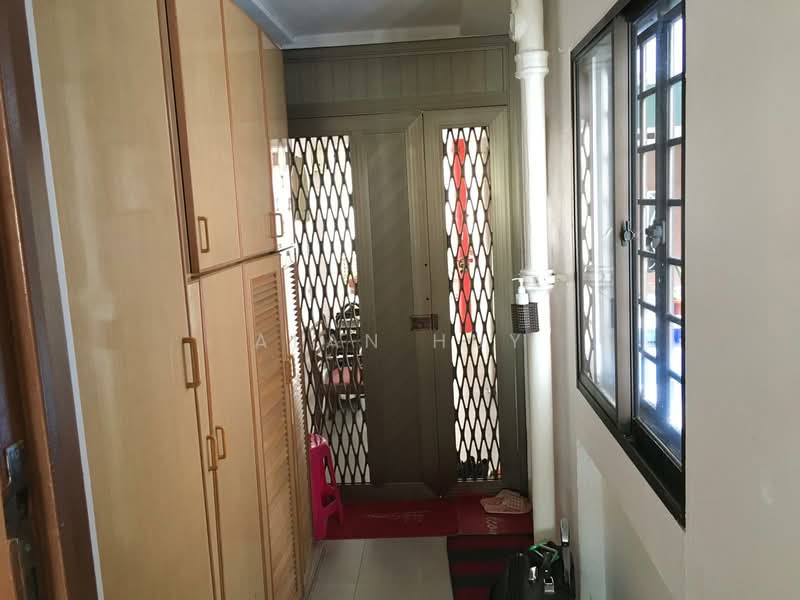 104 Jalan Rajah, 104 Jalan Rajah, 4 Bedrooms, 1,500 sqft, HDB Flat For Sale, by Alan Huy, 500116549 - Entrance - PropertyGuru.com.sg