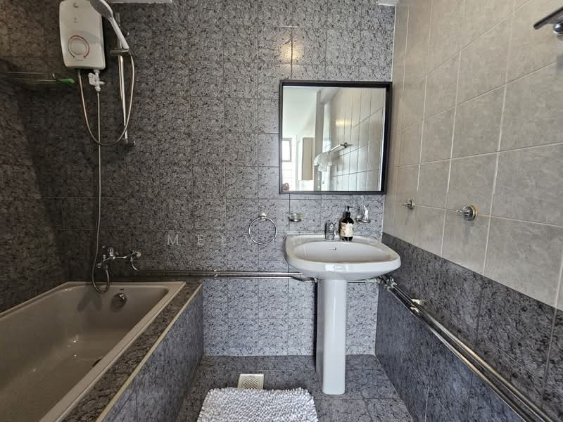 ⭐The Best Value and Lowest P$F in Goodman✅Elevated, Modern, FREEHOLD Semi-D, North Facing | Modern | Elevated | Basement | Pool, 6 Bedrooms, 4,550 sqft, Semi-Detached House For Sale, by Melvin Ng, 500116550 - Bathroom - PropertyGuru.com.sg