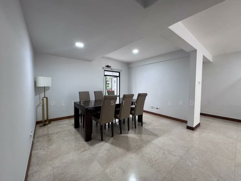 The Dairy Farm, 35 Dairy Farm Road, 4 Bedrooms, 2,142 sqft, Condominium For Rent, by Juliet Stannard, 500116551 - Dining Room - PropertyGuru.com.sg
