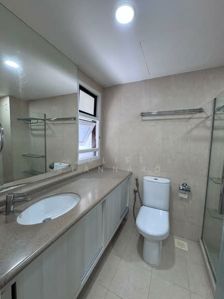 The Dairy Farm, 35 Dairy Farm Road, 4 Bedrooms, 2,142 sqft, Condominium For Rent, by Juliet Stannard, 500116551 - Bathroom - PropertyGuru.com.sg
