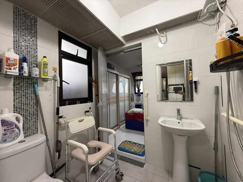 166A Teck Whye Crescent, 166A Teck Whye Crescent, 1 Bedroom, 505 sqft, HDB Flat For Sale, by Erra Samat, 500116552 - Bathroom - PropertyGuru.com.sg