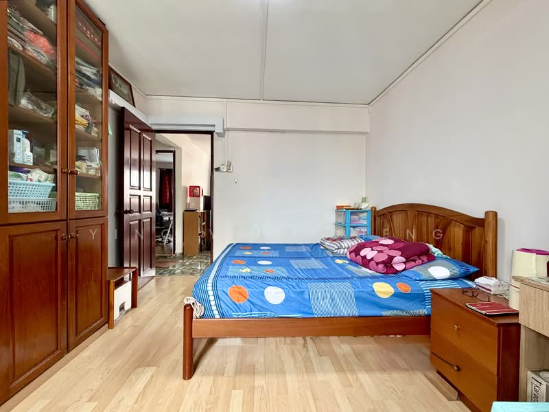 321 Bukit Batok Street 33, 321 Bukit Batok Street 33, 3 Bedrooms, 1,055 sqft, HDB Flat For Sale, by Ying Ying Cheng, 500116554 - Master Bedroom - PropertyGuru.com.sg