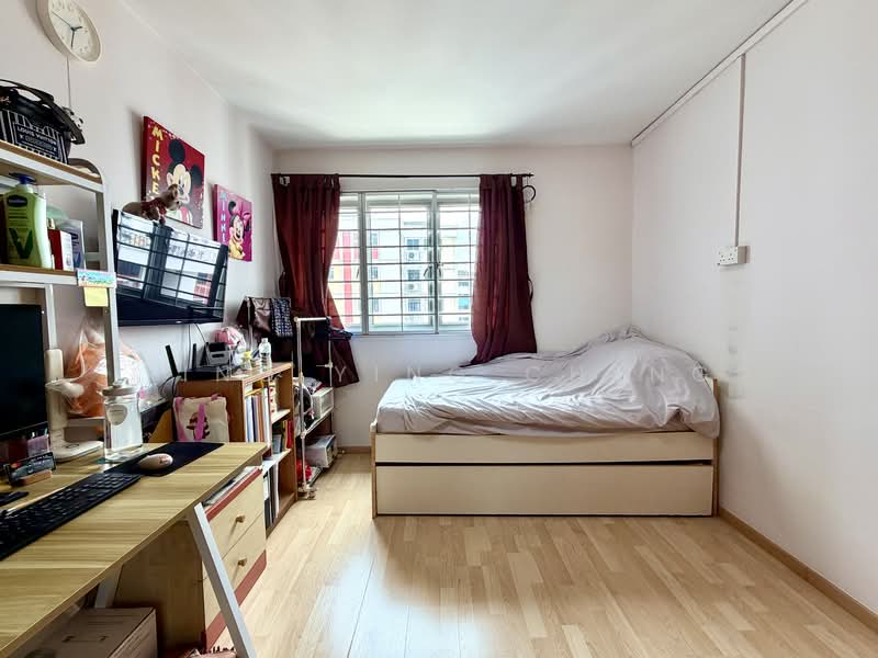 321 Bukit Batok Street 33, 321 Bukit Batok Street 33, 3 Bedrooms, 1,055 sqft, HDB Flat For Sale, by Ying Ying Cheng, 500116554 - Common Bedroom - PropertyGuru.com.sg