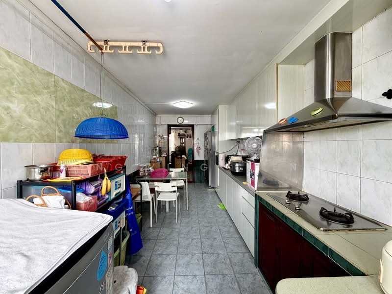 321 Bukit Batok Street 33, 321 Bukit Batok Street 33, 3 Bedrooms, 1,055 sqft, HDB Flat For Sale, by Ying Ying Cheng, 500116554 - Kitchen - PropertyGuru.com.sg