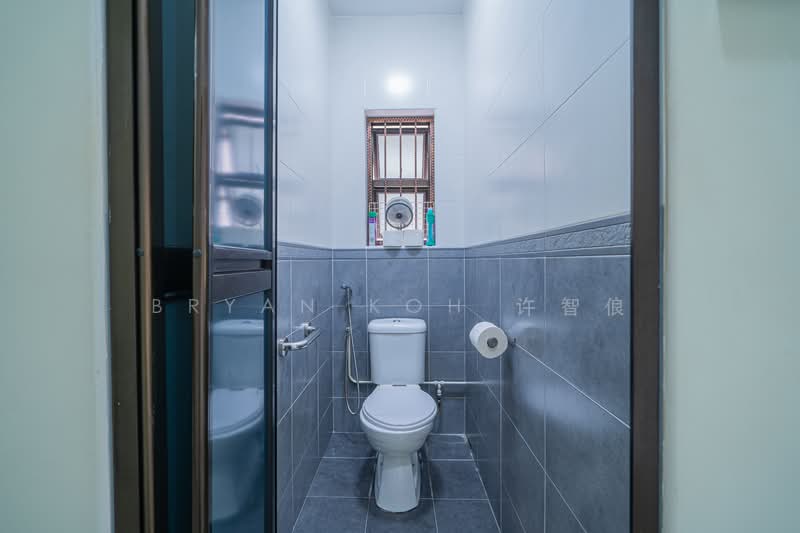 78 Yong Siak Street, 78 Yong Siak Street, 3 Bedrooms, 915 sqft, Apartment For Sale, by Bryan Koh 许智俍, 500116559 - Bathroom - PropertyGuru.com.sg