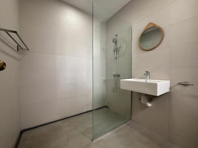 The Summit, 451 Upper East Coast Road, 2 Bedrooms, 840 sqft, Condominium For Rent, by Kin ,, 500116560 - Bathroom - PropertyGuru.com.sg