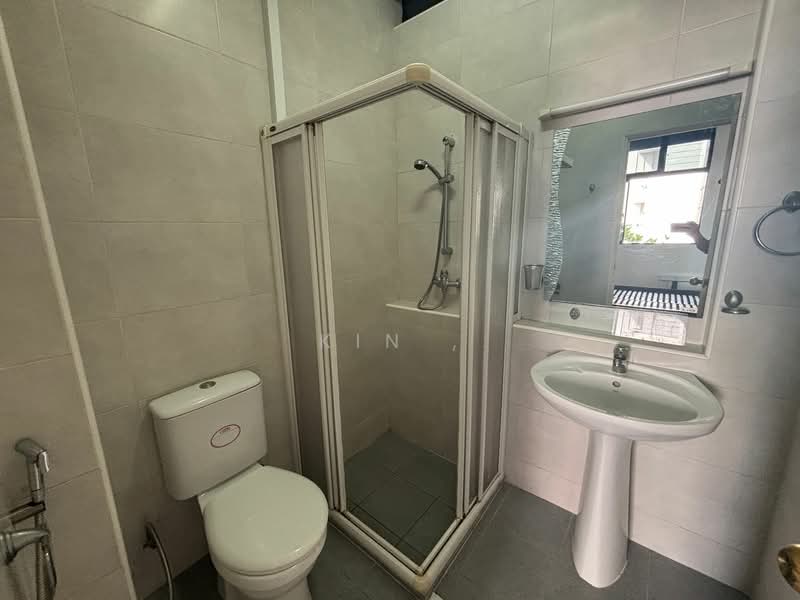 The Summit, 451 Upper East Coast Road, 2 Bedrooms, 840 sqft, Condominium For Rent, by Kin ,, 500116560 - Bathroom - PropertyGuru.com.sg