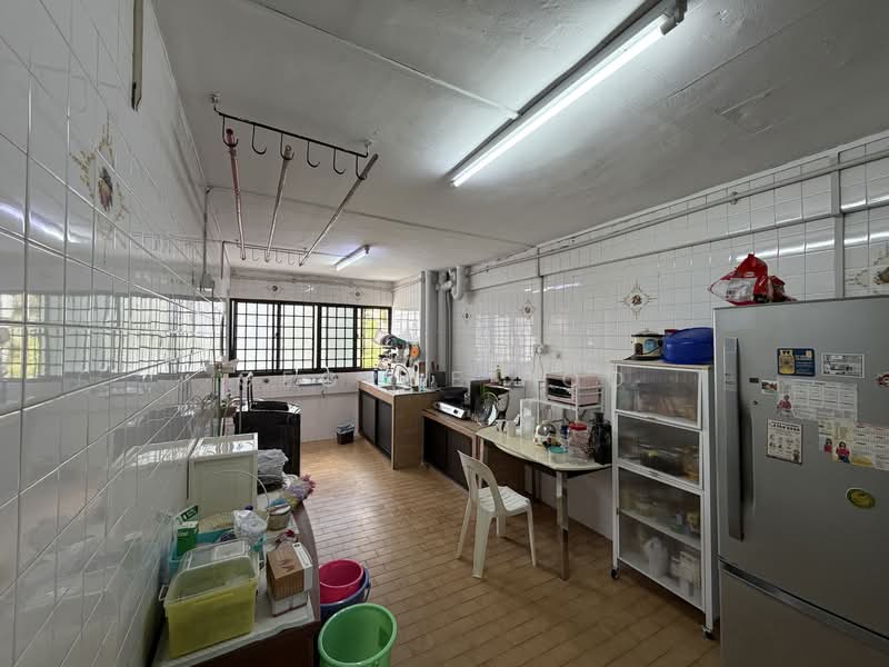 706 Yishun Avenue 5, 706 Yishun Avenue 5, 3 Bedrooms, 1,001 sqft, HDB Flat For Sale, by George Poo, 500116568 - Kitchen - PropertyGuru.com.sg