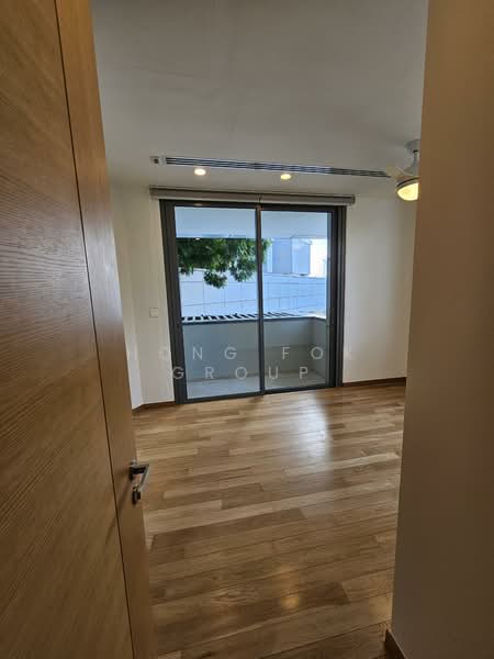 Concourse Skyline, 302 Beach Road, 4 Bedrooms, 4,585 sqft, Condominium For Rent, by Hong Fok Land, 500116573 - Balcony - PropertyGuru.com.sg