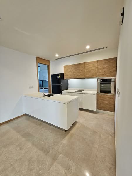 Concourse Skyline, 302 Beach Road, 4 Bedrooms, 4,585 sqft, Condominium For Rent, by Hong Fok Land, 500116573 - Kitchen - PropertyGuru.com.sg