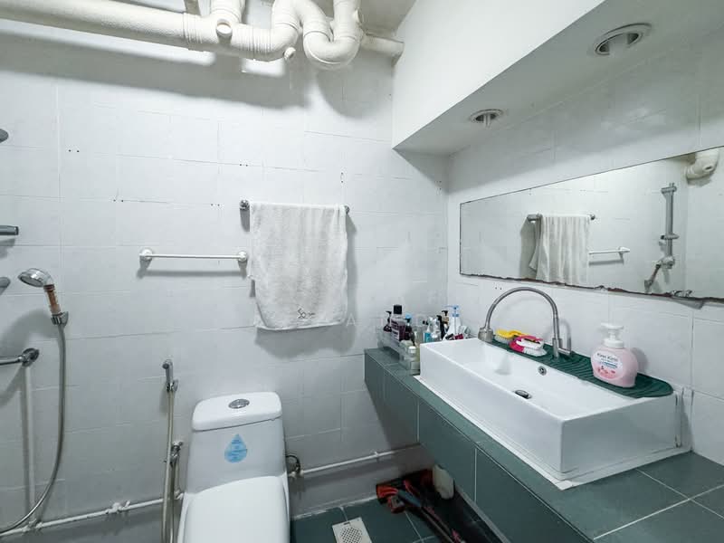 570 Hougang Street 51, 570 Hougang Street 51, 3 Bedrooms, 1,292 sqft, HDB Flat For Sale, by THE SHAFIQ AFFANDI, 500116583 - Bathroom - PropertyGuru.com.sg