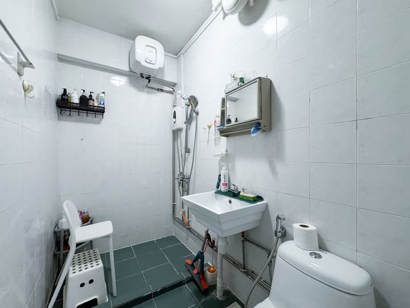 570 Hougang Street 51, 570 Hougang Street 51, 3 Bedrooms, 1,292 sqft, HDB Flat For Sale, by THE SHAFIQ AFFANDI, 500116583 - Bathroom - PropertyGuru.com.sg