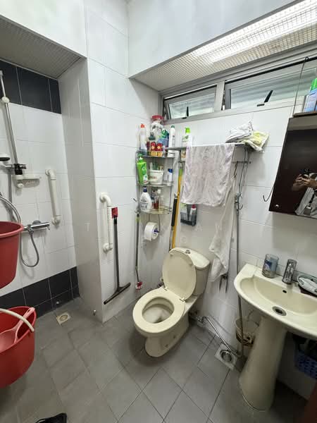 18A Holland Drive, 18A Holland Drive, Room Rental, 130 sqft, HDB Flat For Rent, by Tan Kian Seng, 500116585 - Bathroom - PropertyGuru.com.sg