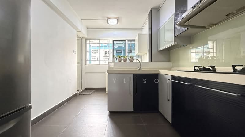 560 Ang Mo Kio Avenue 10, 560 Ang Mo Kio Avenue 10, 2 Bedrooms, 721 sqft, HDB Flat For Rent, by Cheryl Soh, 500116597 - Kitchen - PropertyGuru.com.sg