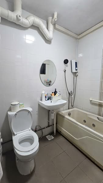 542 Bukit Batok Street 52, 542 Bukit Batok Street 52, 4 Bedrooms, 1,542 sqft, HDB Flat For Sale, by Clement Boey, 500116608 - Bathroom - PropertyGuru.com.sg