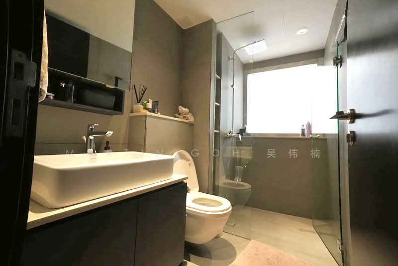 💎NEWLY UPGRADED House ‼️ Walk to NYPS near MRT 💎 Modern with POOL 💎, , 5 Bedrooms, 4,898 sqft, Cluster House For Sale, by Martin Goh 吴伟楠, 500116629 - Bathroom - PropertyGuru.com.sg