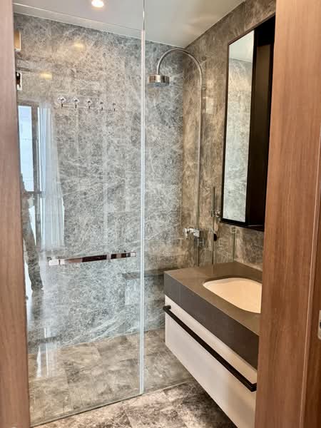 Parksuites, 18 Holland Grove Road, 2 Bedrooms, 786 sqft, Condominium For Rent, by Lee Yoong Tai Esther, 500116637 - Bathroom - PropertyGuru.com.sg