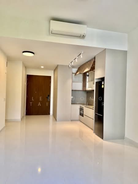 Parksuites, 18 Holland Grove Road, 2 Bedrooms, 786 sqft, Condominium For Rent, by Lee Yoong Tai Esther, 500116637 - Kitchen - PropertyGuru.com.sg