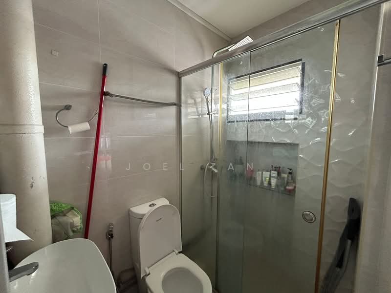 346 Tampines Street 33, 346 Tampines Street 33, 3 Bedrooms, 1,162 sqft, HDB Flat For Sale, by Joel Tan, 500116645 - Bathroom - PropertyGuru.com.sg