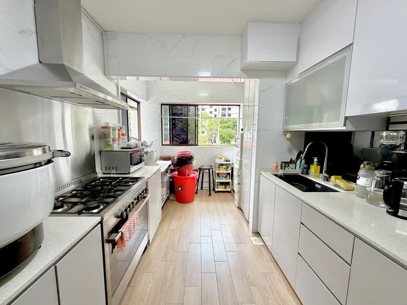 946 Hougang Street 92, 946 Hougang Street 92, 3 Bedrooms, 1,302 sqft, HDB Flat For Sale, by Aiman Roza, 500116657 - Kitchen - PropertyGuru.com.sg