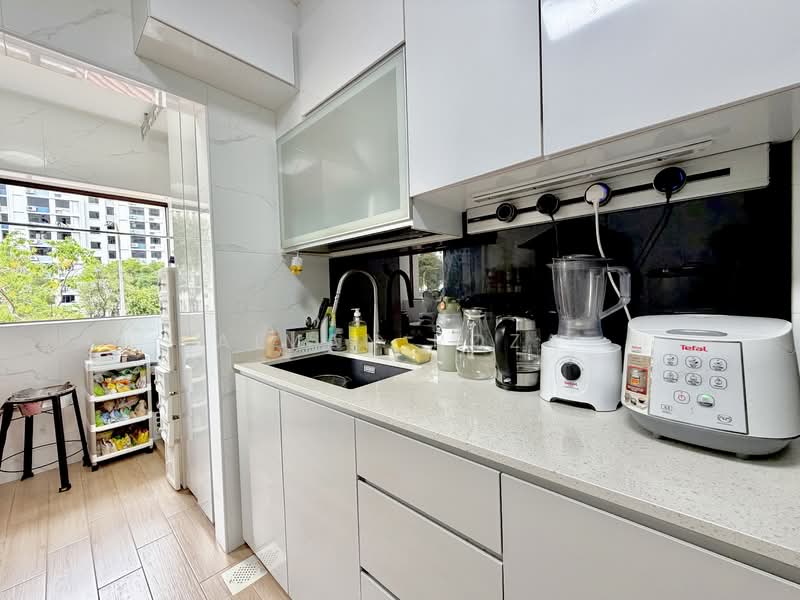 946 Hougang Street 92, 946 Hougang Street 92, 3 Bedrooms, 1,302 sqft, HDB Flat For Sale, by Aiman Roza, 500116657 - Kitchen - PropertyGuru.com.sg