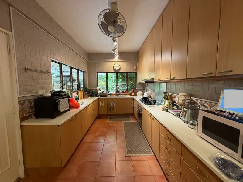 Huge garden, spacious living space, cozy living, , 5 Bedrooms, 6,000 sqft, Bungalow House For Rent, by Lynn Sim, 500116681 - Kitchen - PropertyGuru.com.sg