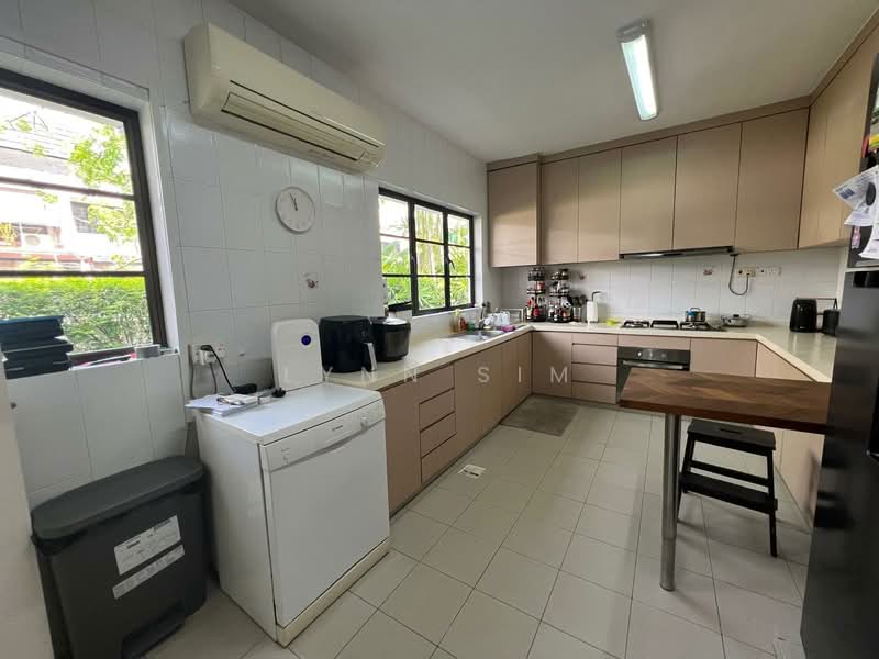 Huge garden, spacious living space, cozy living, , 5 Bedrooms, 6,000 sqft, Bungalow House For Rent, by Lynn Sim, 500116681 - Kitchen - PropertyGuru.com.sg