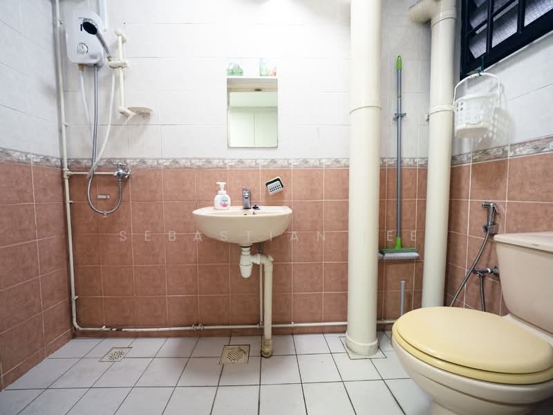 321B Anchorvale Drive, 321B Anchorvale Drive, 3 Bedrooms, 979 sqft, HDB Flat For Sale, by Sebastian Lee, 500116684 - Bathroom - PropertyGuru.com.sg