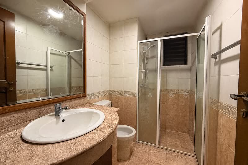 ❤️ CHEAPEST 3B/3B in D05! Suits Own stay or Co-living!, , 3 Bedrooms, 1,206 sqft, Condominium For Sale, by Justin Chua 蔡杰銘, 500116702 - Bathroom - PropertyGuru.com.sg
