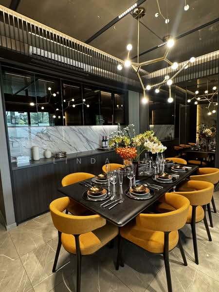 1 km to CHIJ OUR LADY QUEEN OF PEACE, , 4 Bedrooms, 1,518 sqft, Condominium For Sale, by Linda Lau, 500116725 - Dining Room - PropertyGuru.com.sg